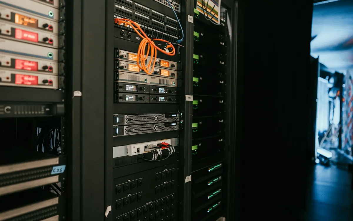 Mejor SAI para NAS y PC en 2026: precio, potencia y autonomia